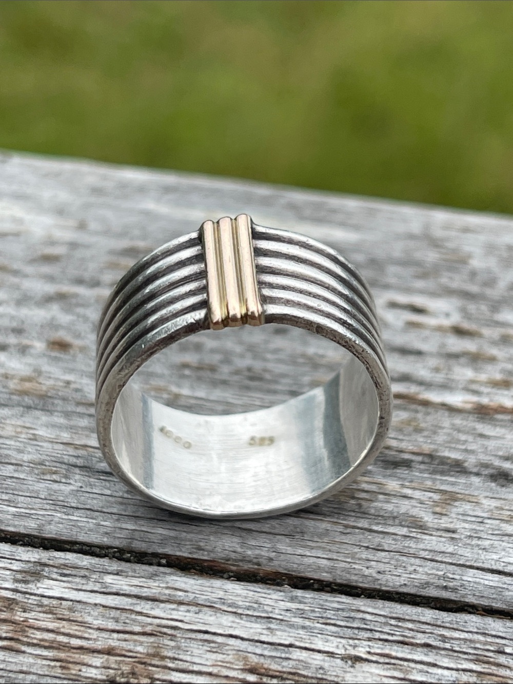 14k Gold (585 marked) and 1000 marked Two-Tone Ribbed Band Ring with Gold Accent